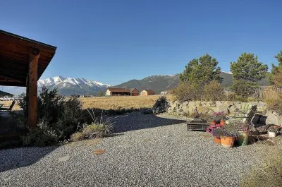 Dream cabin w/ stunning views near hot springs & town!