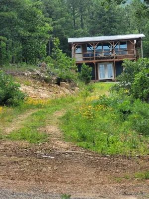 Get Away in your Truck or SUV to the Scenic and Secluded Whispering Pines Cabin