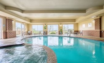 Holiday Inn Express & Suites Terrell