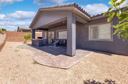 Beautiful 3-bed professionally appointed golf sport & desert recreation getaway.