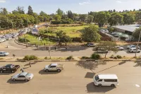N1 Hotel Rotten Row Harare - Parkplatz