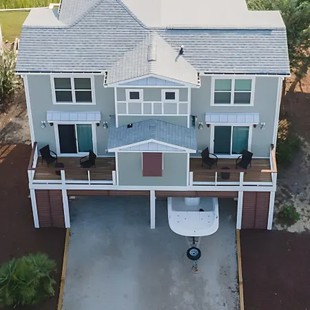Amazing Sunset Beach canal home - Kayak, paddleboard, bring your boat & jetskis