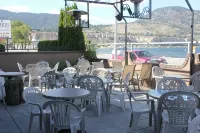 Tiki Shores Inn & Suites فنادق في بينتيكتون
