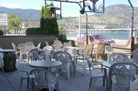 Tiki Shores Inn & Suites