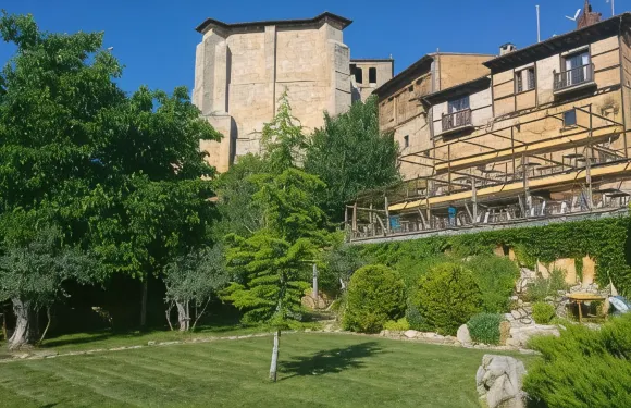 卡拉塔尼亞索爾卡薩德爾庫拉酒店