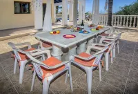 Fabulous Villa in Coral Bay Near Beach, Amenities
