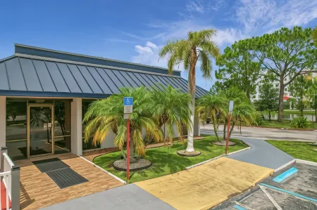 Stayable Kissimmee East Отели рядом с достопримечательностью «Парк Лейкфронт»