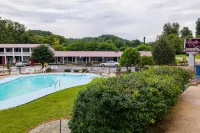 Lloyd's on the River Country Inn by OYO Hotel a Swain County