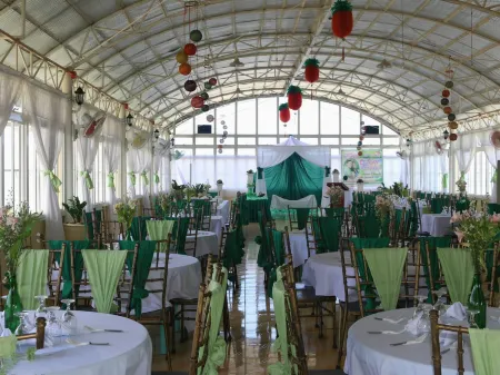 Island Tropic Hotel and Restaurant