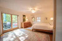 Lovely lakeside setting on beautiful Alamoosook Lake. Hotels near Red Roo Rescue