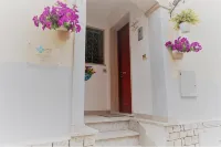 Intra Rooms