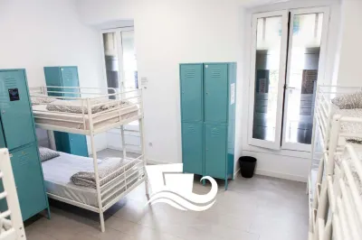 Downtown River Hostel Отели в г. 