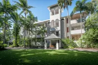 Oasis at Palm Cove Hotels near Palm Cove