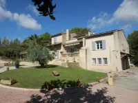 Mas les Vieux chênes Hotels in Lambesc