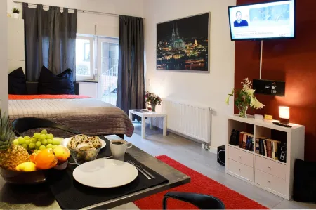 Haus Gronau Отели в г. Бергиш-Гладбах