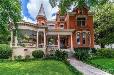 Burke Mansion Hotels in Macon