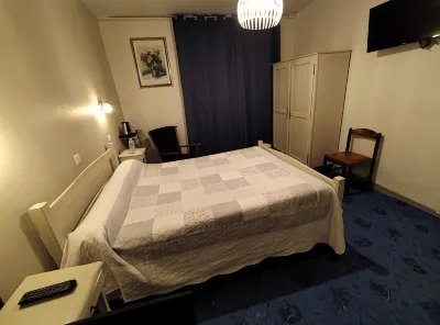 Hotel du Lion Vert Hotels in Fougerolles