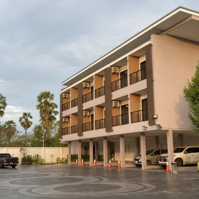 Super Highway Hotel Hotels near Ban Pun Palace
