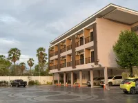 Super Highway Hotel Hotels in Ban Lat District