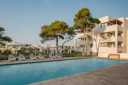 Radisson Blu Residences, Al Hoceima Отели в г. Ajdir