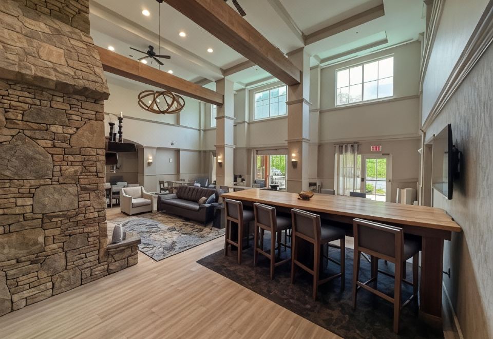 햄프턴 인 & 스위트 캐시어스-사파이어 밸리 외부 전경