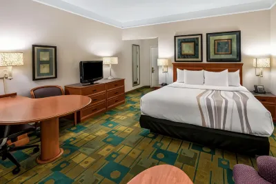 La Quinta Inn & Suites by Wyndham Phoenix West Peoria Hotels in Maricopa County