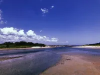 THE SEA BREEZE OCEAN BEACH HOUSE: 6 QUEEN BEDS