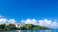 Experience An Oasis of Luxury in Roatan's Vibrant West End