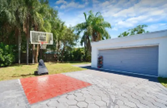 Modern Retreat • GameRoom, Court, BBQ & Playground
