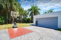 Luxury 5Br Retreat w/Pool & Games in Miami