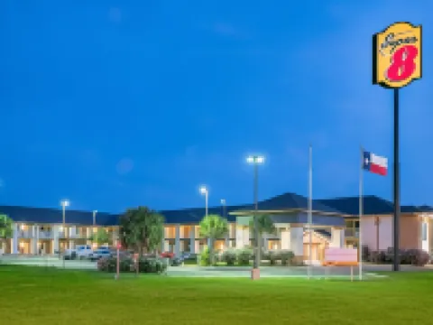 Super 8 by Wyndham Dilley TX Hotels in Dilley