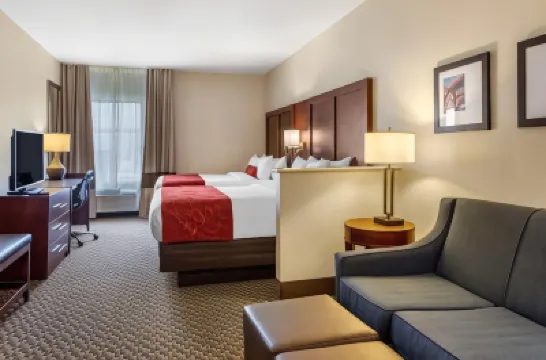 Comfort Suites Hotels near Cordova