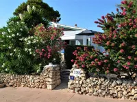 3min. Walk to the beach, Villa Bini Perla, sea view, sunny, quiet location Hotels in Binibeca