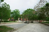 Sayong Resort - parking