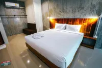 Seven Days a Week Resort Hotel a Na Yong