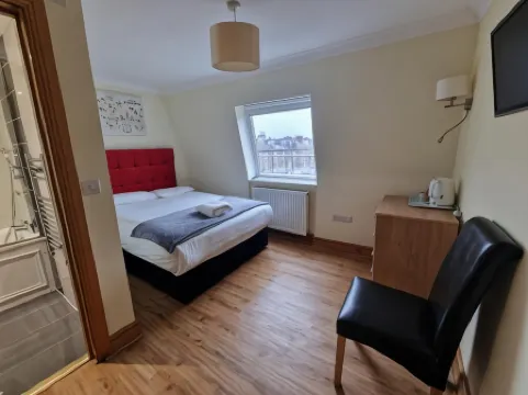 โรงแรม 65