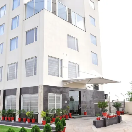 Hotel the Royal Bharti