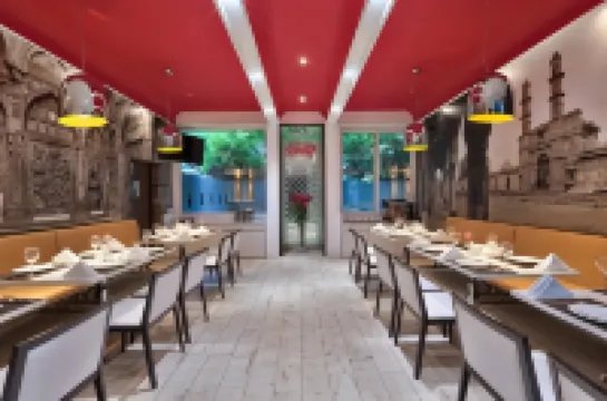 ดิ อทารา เนียร์ กอล์ฟ คอร์ส โรด