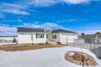 Scenic Large-Group Retreat, 1 Mi to Bryce Canyon! Hotels near Bryce Amphitheater