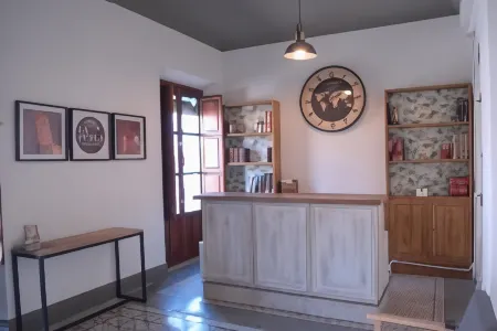 La Perla Granada Suites