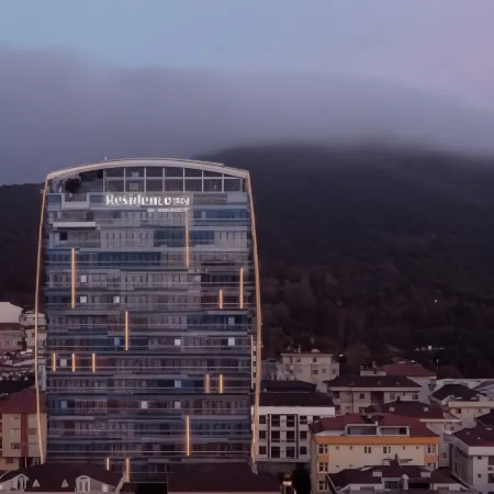 Residence Inn Istanbul Atasehir Отели рядом с достопримечательностью «Marmara University Institute of Neurological Sciences»