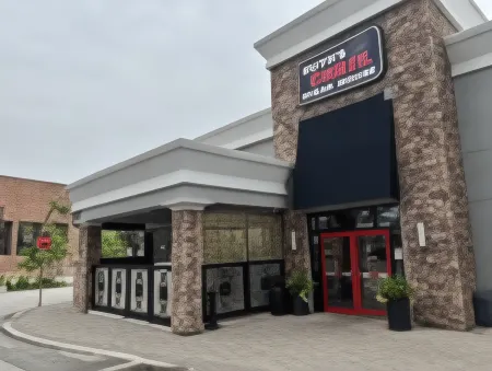 Holiday Inn Toronto International Airport Отели рядом с достопримечательностью «BAPS Shri Swaminarayan Mandir»