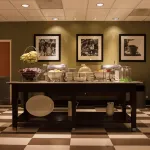 希爾頓歡朋飯店託雷翁機場畫廊