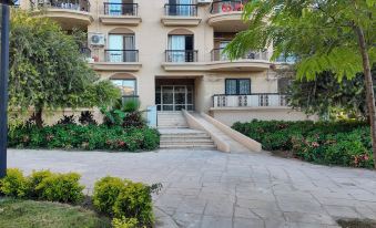 Grand Stay Apartment in Rehab City