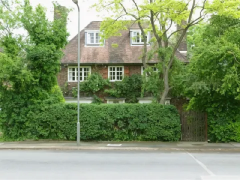 Iolanthe Hotels near Golders Hill Park