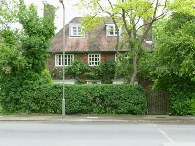 Iolanthe Hotels near Middlesex University London