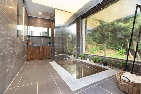 You are Suite Pool Villa Отели рядом с достопримечательностью «Ganhyeon Yuwonji»