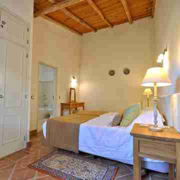 Fantastic Outdoor Area, Private Pool, Tennis Court & Golf Practice Facility Rooms