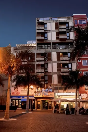 Hotel Adonis Plaza Отели в г. Санта-Крус-де-Тенерифе