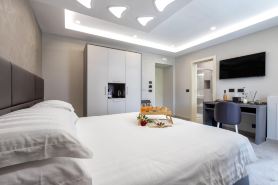 Mesbeglia Luxury Rooms